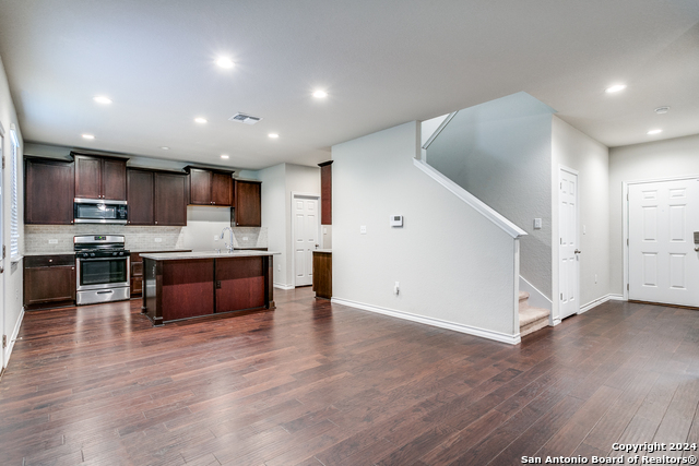 Listing photo id 3 for 10415 Francisco Way