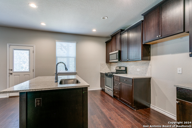 Listing photo id 7 for 10415 Francisco Way