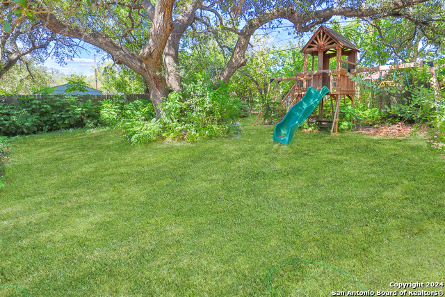 Listing photo id 13 for 6227 Wigwam Dr