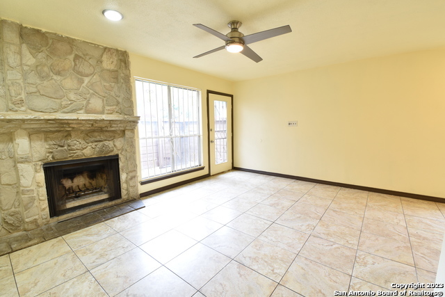 Listing photo id 2 for 4107 Medical Dr  1108