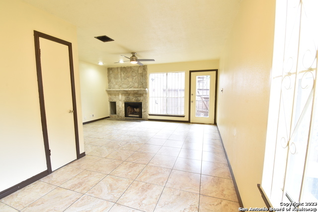 Listing photo id 6 for 4107 Medical Dr  1108