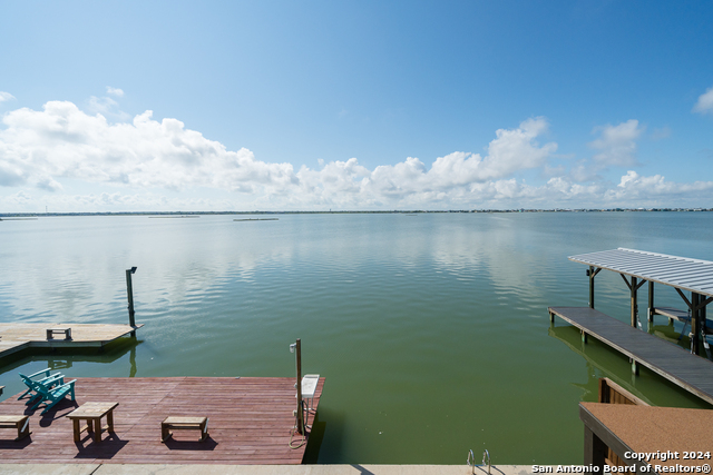 Listing photo id 32 for 93 Copano Ridge