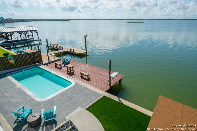 Listing photo id 33 for 93 Copano Ridge