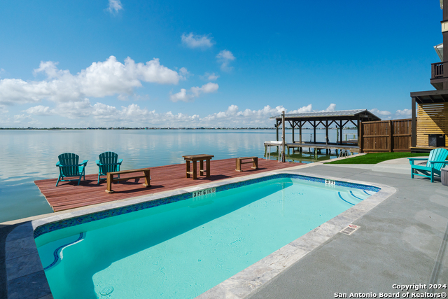 Listing photo id 46 for 93 Copano Ridge