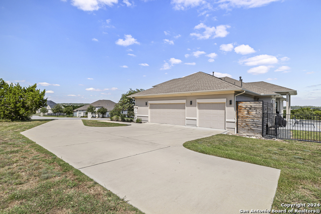 Listing photo id 1 for 17101 Avion Dr