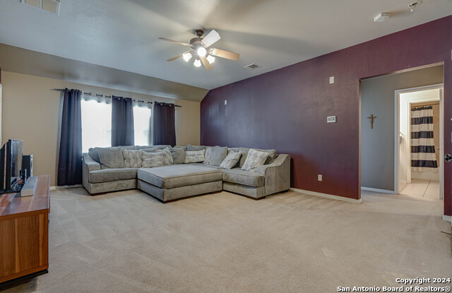 Listing photo id 9 for 3303 Cambria Way