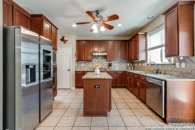 Listing photo id 29 for 3303 Cambria Way