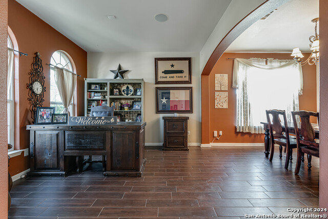 Listing photo id 5 for 3303 Cambria Way