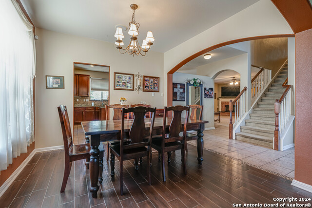 Listing photo id 7 for 3303 Cambria Way