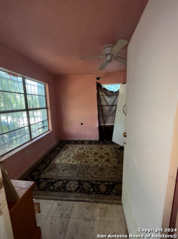 Image 8 of 12 For 939 W Myrtle St
