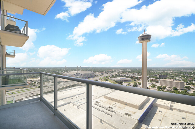 Details for 610 Market E 2715, San Antonio, TX 78210