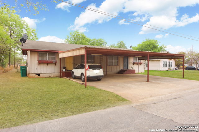 Details for 704 Cantrell Ave, Jourdanton, TX 78026