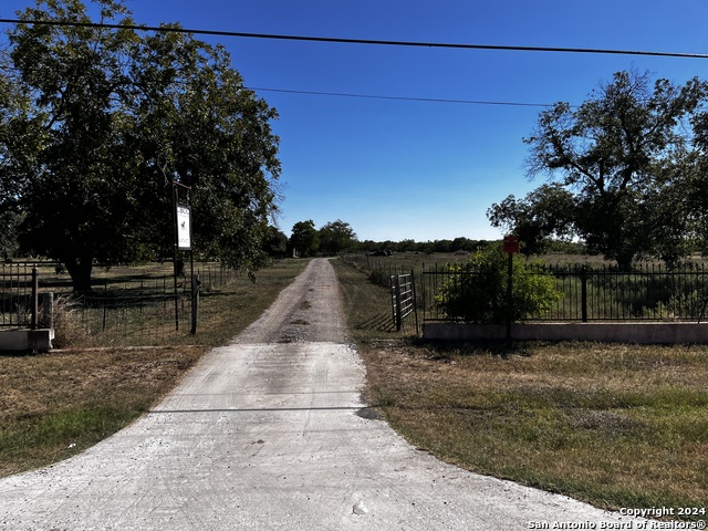 Details for 16486 Fm 463, Lytle, TX 78052