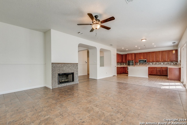 Listing photo id 4 for 7219 Bluemist Pt