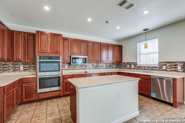 Listing photo id 6 for 7219 Bluemist Pt