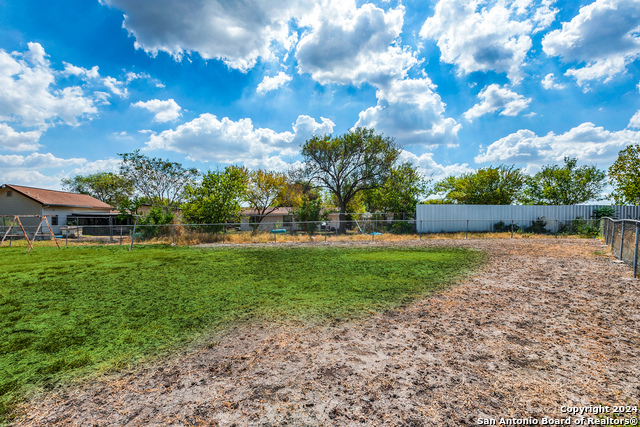 Listing photo id 25 for 6130 Frio Valley Dr