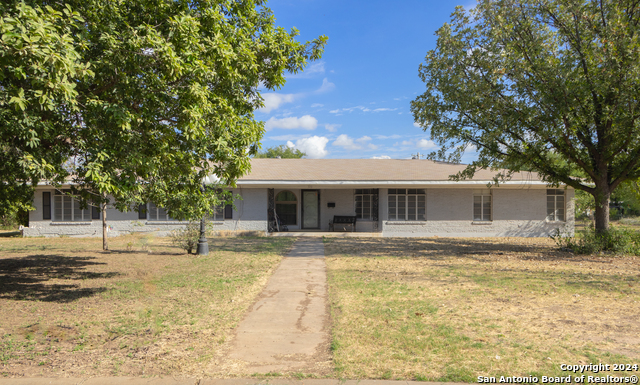 Details for 370 Louise Dr, Uvalde, TX 78801