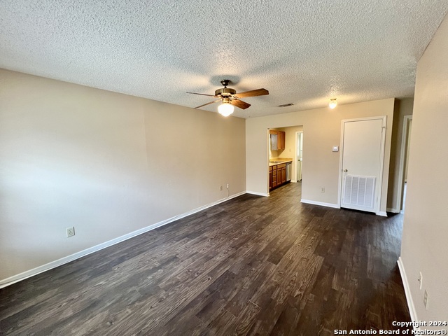 Image 3 of 20 For 4545 Hoeneke St  201