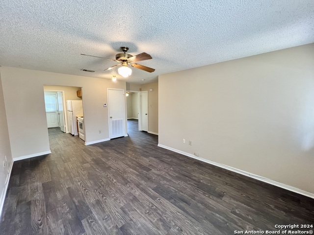 Image 4 of 20 For 4545 Hoeneke St  201