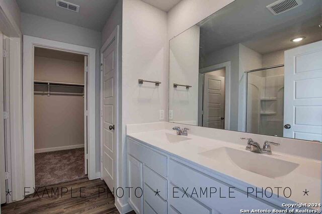 Listing photo id 11 for 4341 Danforth Street