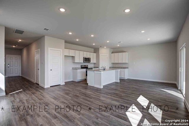 Listing photo id 1 for 4341 Danforth Street