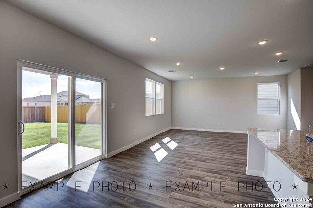 Listing photo id 3 for 4341 Danforth Street