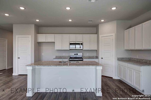 Listing photo id 4 for 4341 Danforth Street