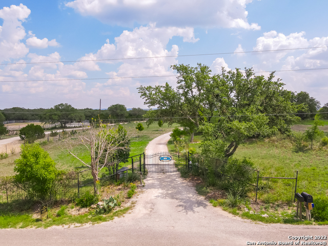 Listing photo id 2 for 1060 Demi John Bend Rd