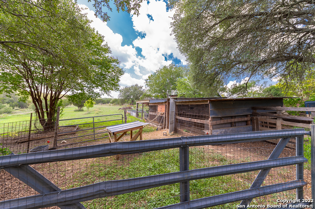 Listing photo id 52 for 1060 Demi John Bend Rd