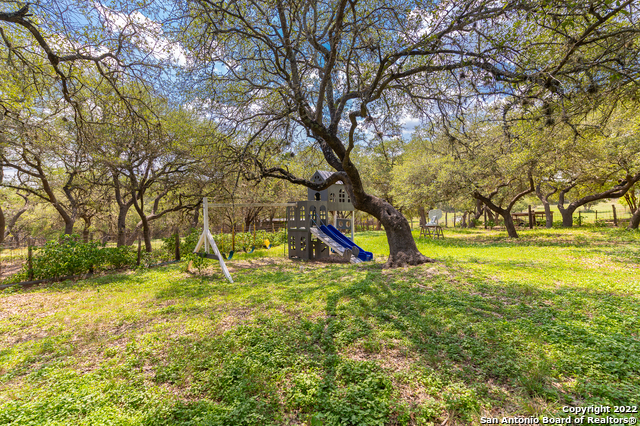 Listing photo id 78 for 1060 Demi John Bend Rd