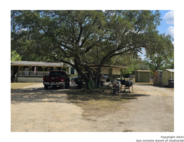 Details for 989 County Road 4639, Hondo, TX 78861