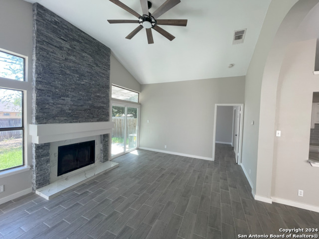 Listing photo id 2 for 3138 Beacon Fld