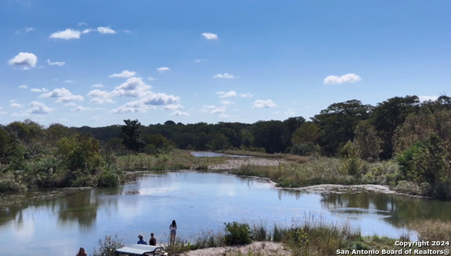 Listing photo id 4 for 454 Center Point River