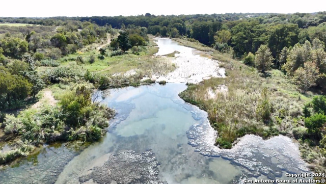 Listing photo id 6 for 454 Center Point River