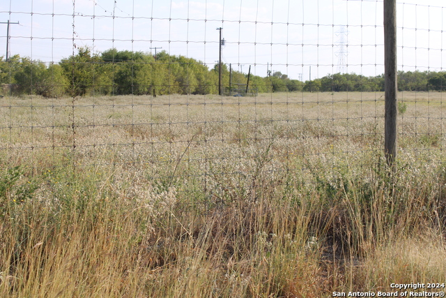 Image 16 of 17 For 7704 Loop 1604 S