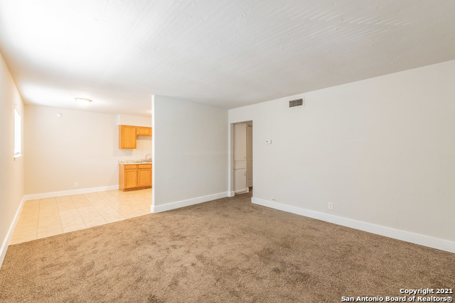 Listing photo id 5 for 2500 Avenue E  4a