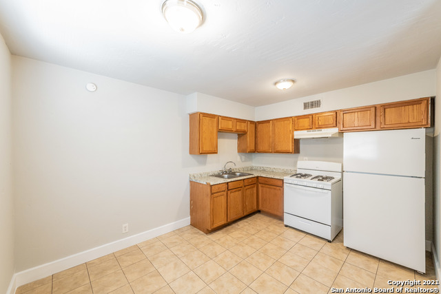 Listing photo id 6 for 2500 Avenue E  4a