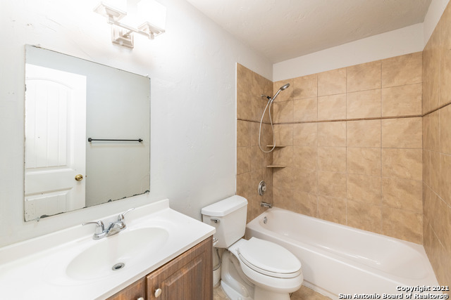 Listing photo id 7 for 2500 Avenue E  4a