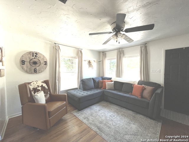 Listing photo id 2 for 128 Sixth Street
