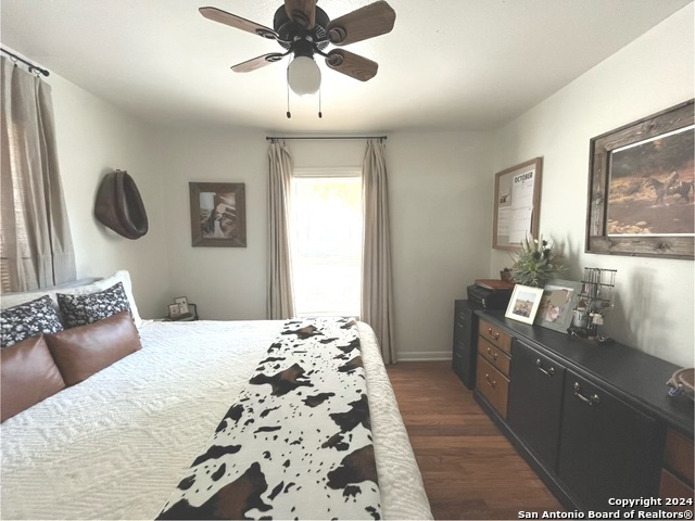 Listing photo id 7 for 128 Sixth Street