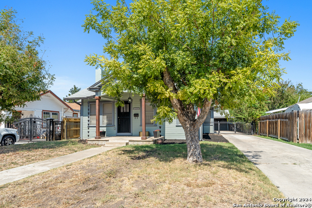 Image 21 of 41 For 2015 Huisache Ave W