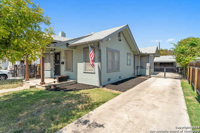 Image 23 of 41 For 2015 Huisache Ave W