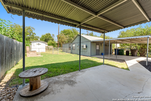 Image 25 of 41 For 2015 Huisache Ave W