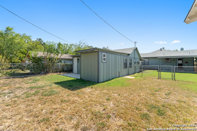 Image 31 of 41 For 2015 Huisache Ave W