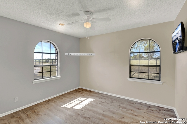 Listing photo id 9 for 6776 Green Valley