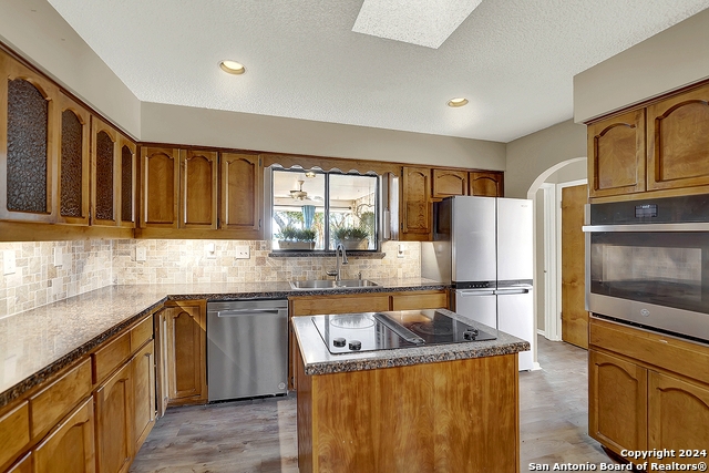 Listing photo id 16 for 6776 Green Valley