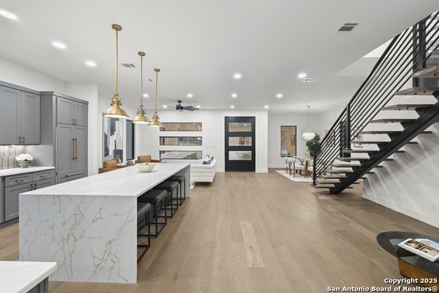Listing photo id 9 for 434 College Blvd