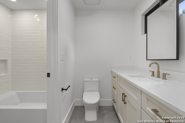 Listing photo id 25 for 434 College Blvd