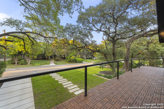 Listing photo id 30 for 434 College Blvd