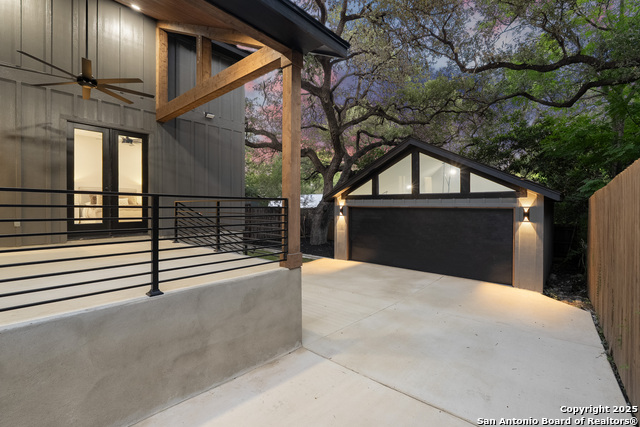Listing photo id 3 for 434 College Blvd